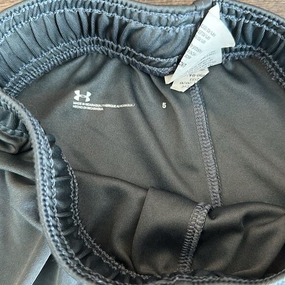 Under Armour size 5 Charcoal Gray Performance Shorts - Picture 2 of 5